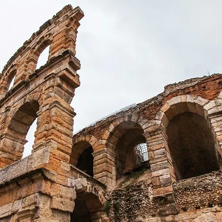 L'arena Dietro L'angolo *